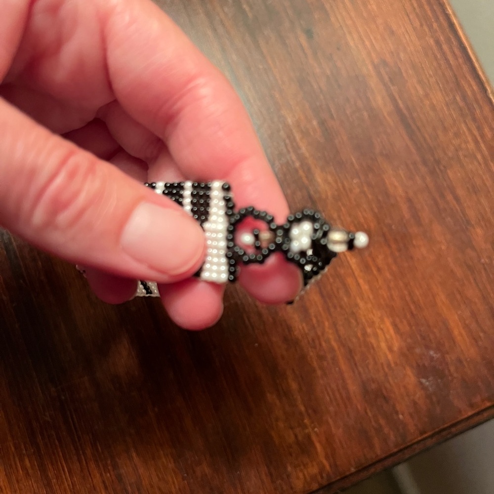 Black and White Beaded Bracelet - Picture 4 of 4
